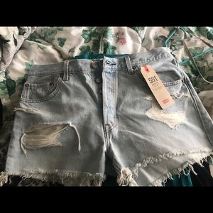 NWT Levi’s jean shorts 501 women’s size 32